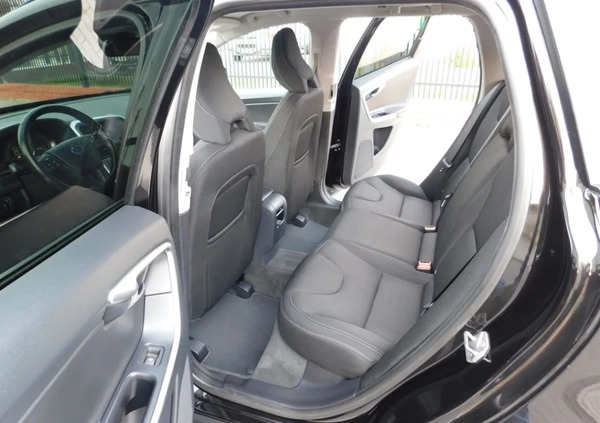 Volvo XC 60 cena 69980 przebieg: 183000, rok produkcji 2017 z Gozdnica małe 352
